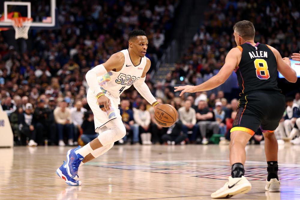 现出强大的 现出强大的